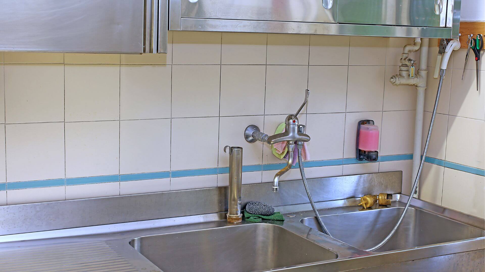 school hot water sink